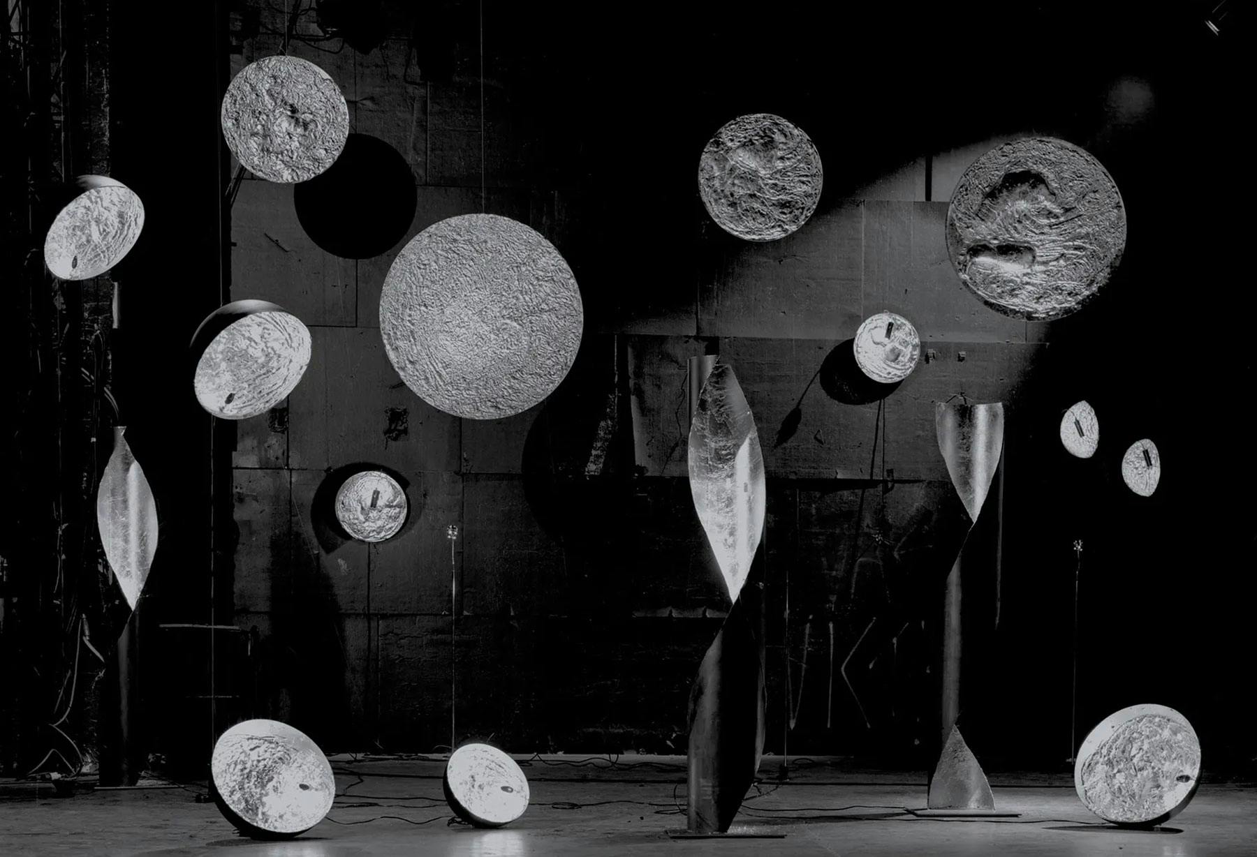 <p class="p1">Milano, Teatro Ciak: installazione Stchu-Moon</p>
